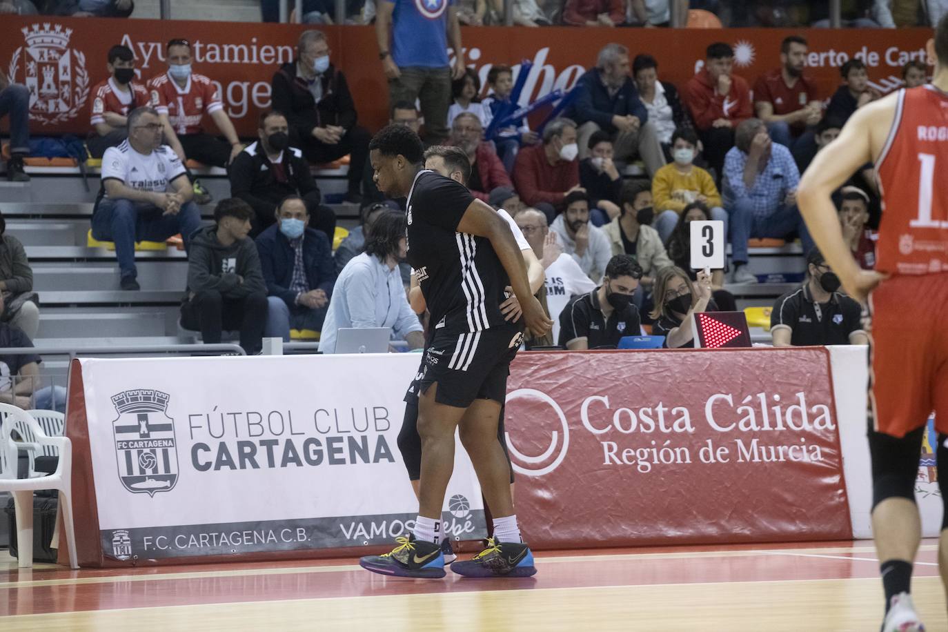Fotos: La victoria del CB Cartagena frente al Basket Navarra, en imágenes