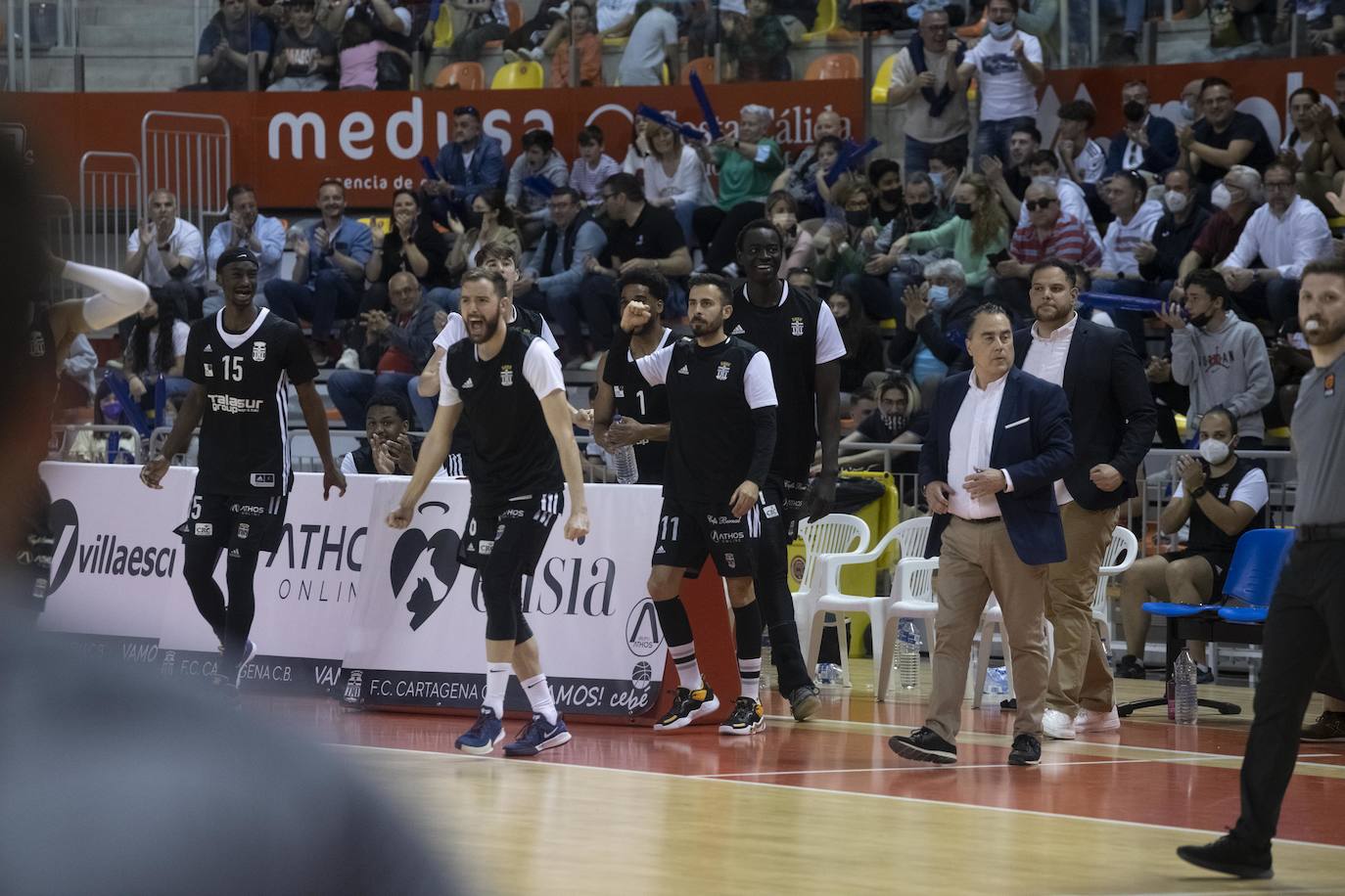 Fotos: La victoria del CB Cartagena frente al Basket Navarra, en imágenes