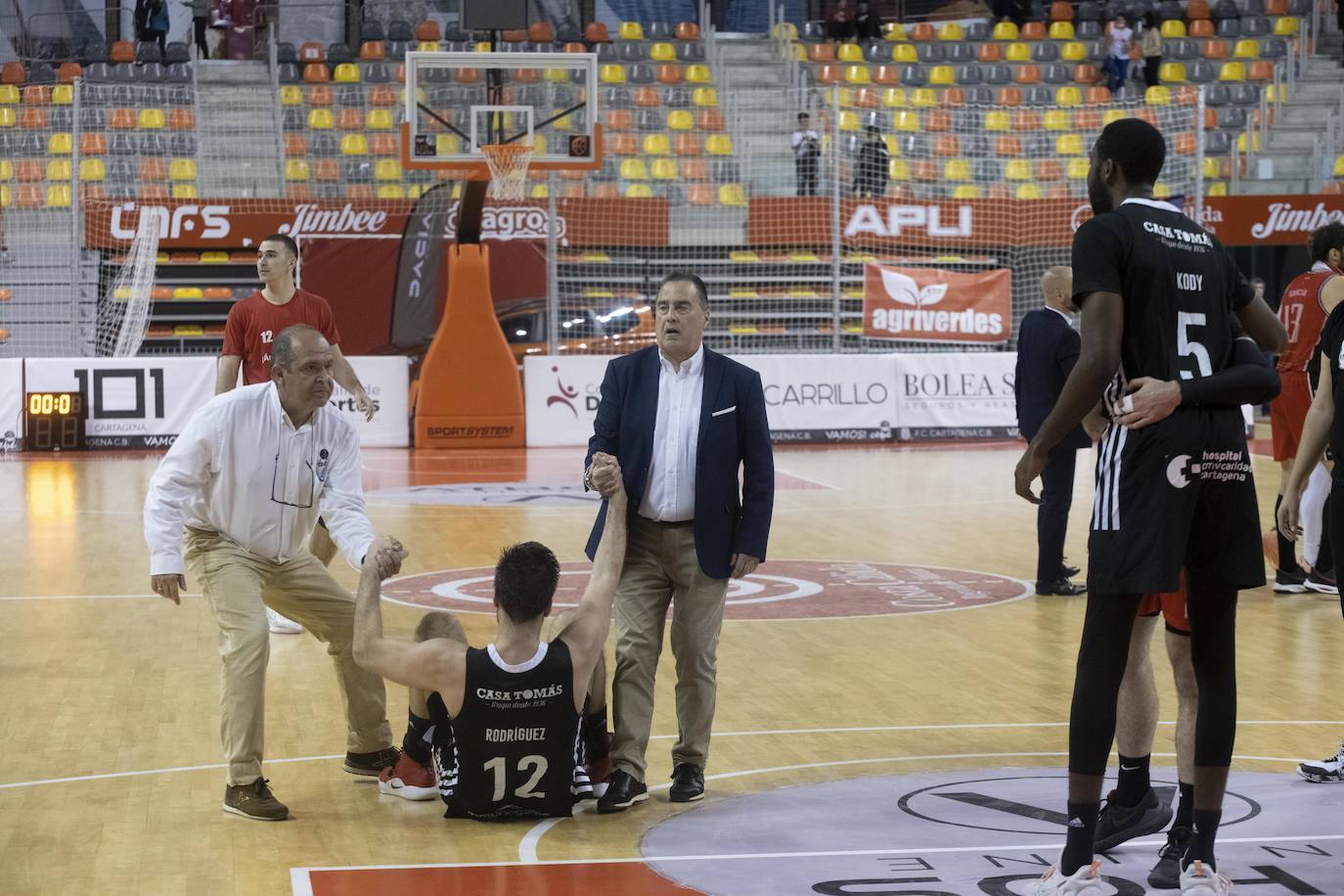 Fotos: La victoria del CB Cartagena frente al Basket Navarra, en imágenes