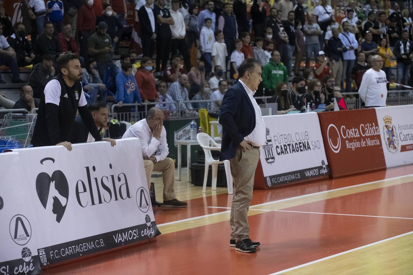 Fotos: La victoria del CB Cartagena frente al Basket Navarra, en imágenes