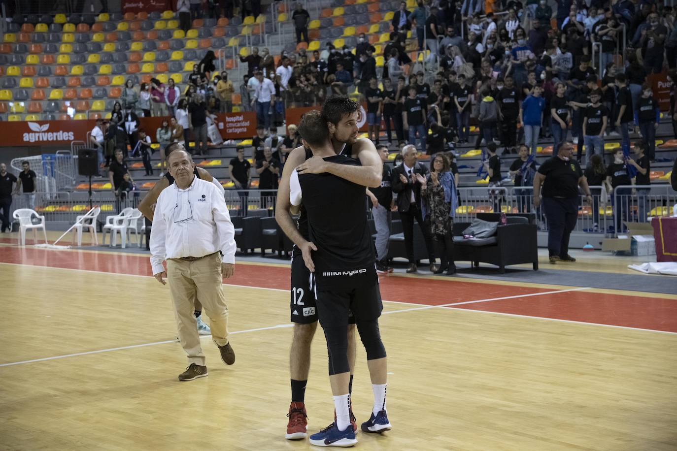 Fotos: La victoria del CB Cartagena frente al Basket Navarra, en imágenes