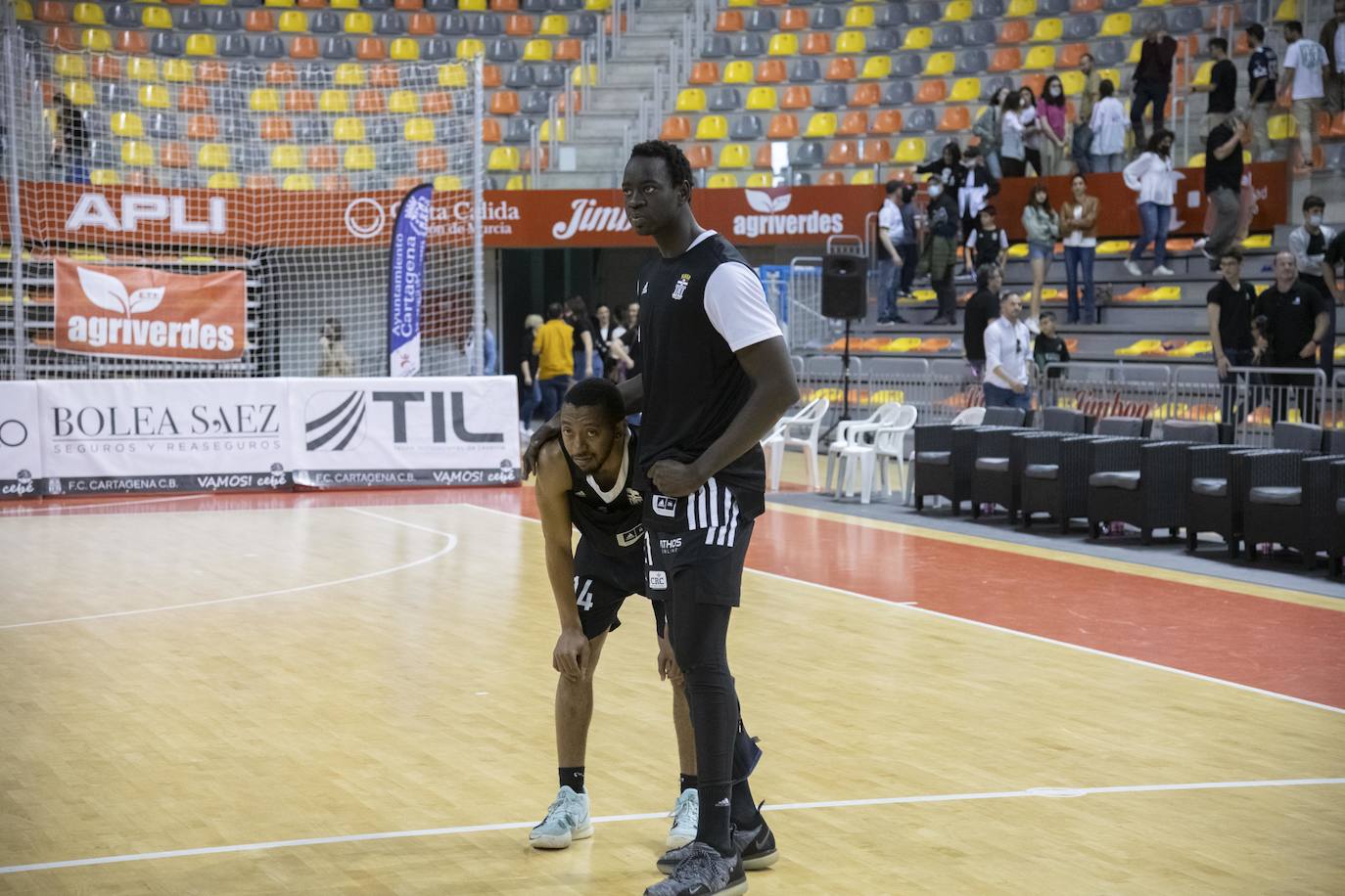 Fotos: La victoria del CB Cartagena frente al Basket Navarra, en imágenes