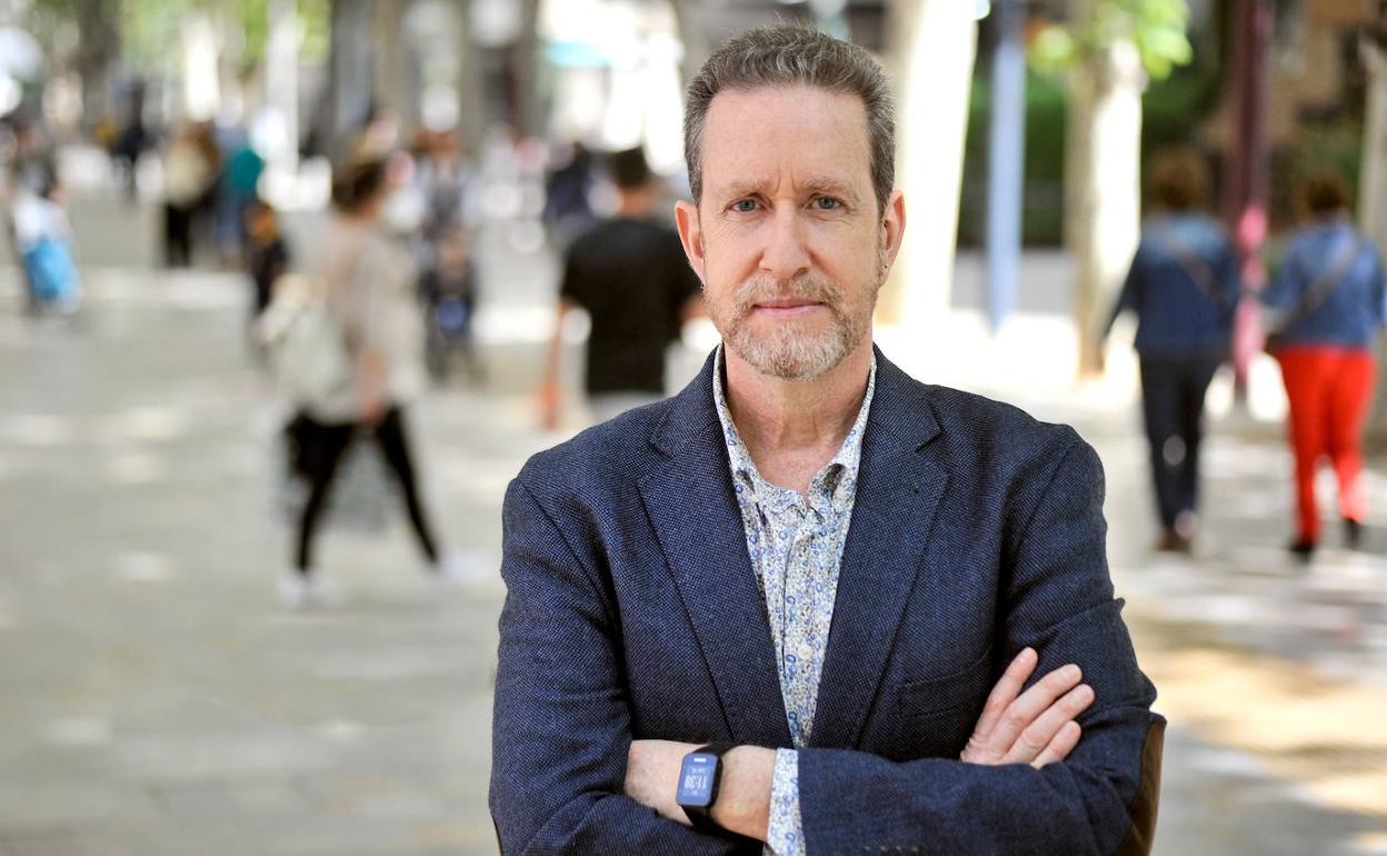 Jerónimo Tristante (Murcia, 1969) acaba de publicar '36' y verá publicado en 2023 su primera incursión en la literatura juvenil, 'La carta'. Esta semana, retratado en Alfonso X.