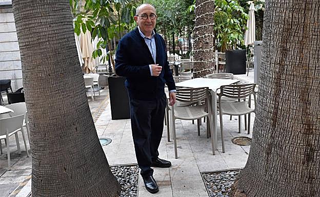 José María Marco. Este profesor de Historia, criado en Aubin, en el departamento de Aveyron, sueña con venirse a vivir a tierras murcianas cuando se jubile dentro de dos años. Esta semana ha estado de visita aprovechando las vacaciones.