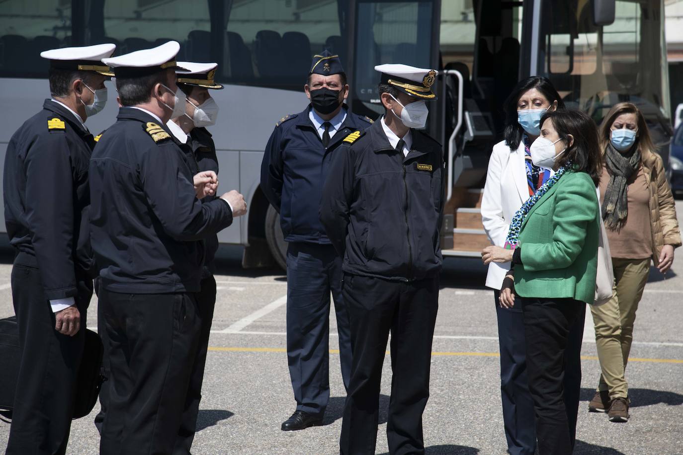 Fotos: La visita de la ministra de Defensa, Margarita Robles, al centro de buceo de la Armada, en imágenes