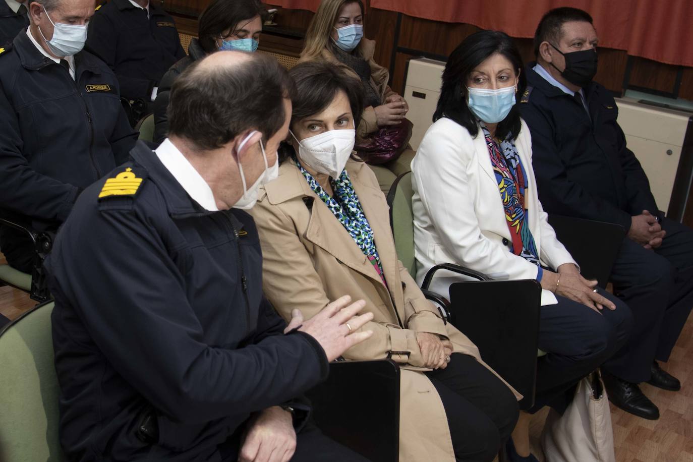 Fotos: La visita de la ministra de Defensa, Margarita Robles, al centro de buceo de la Armada, en imágenes