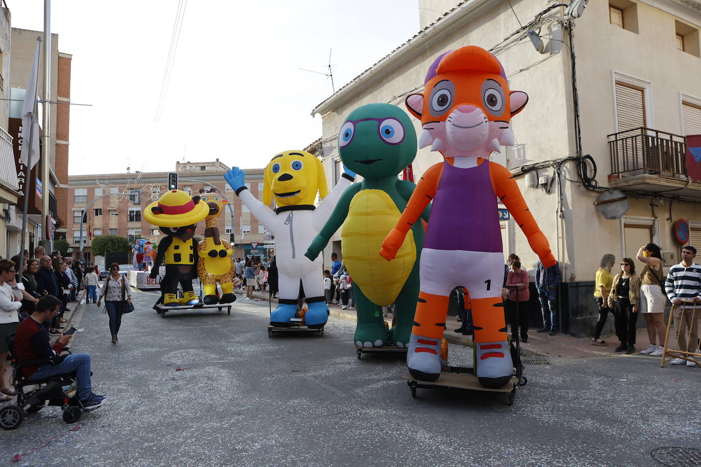 Fotos: Desfile de carrozas por San Roque en Blanca