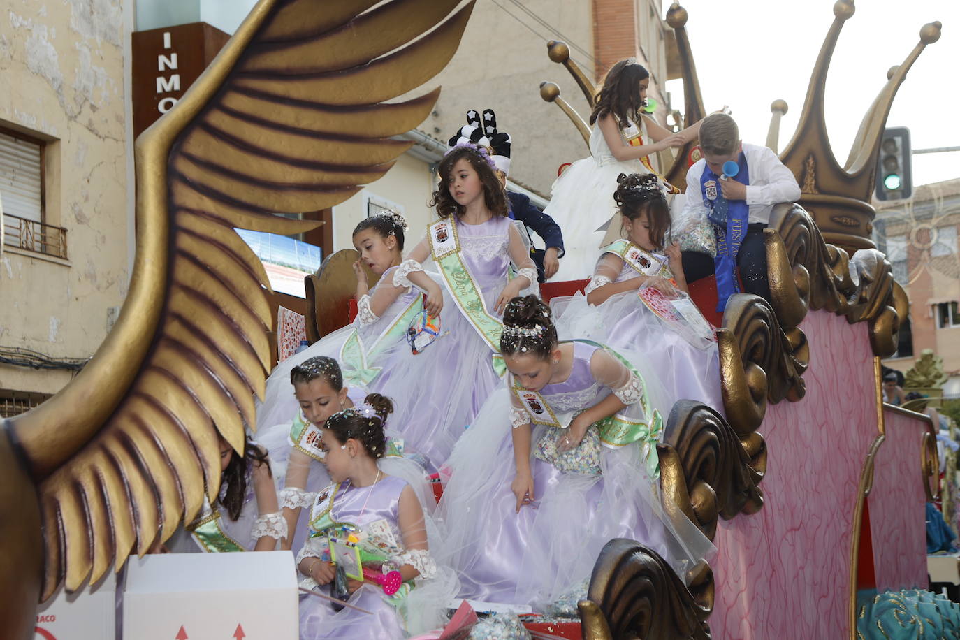 Fotos: Desfile de carrozas por San Roque en Blanca