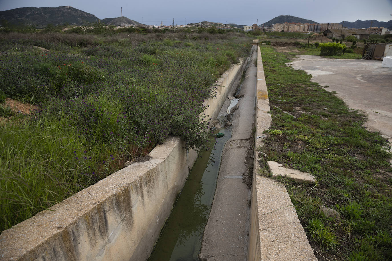 Fotos: Las lluvias dejan casi al límite dos balsas de residuos de Zinsa en Cartagena