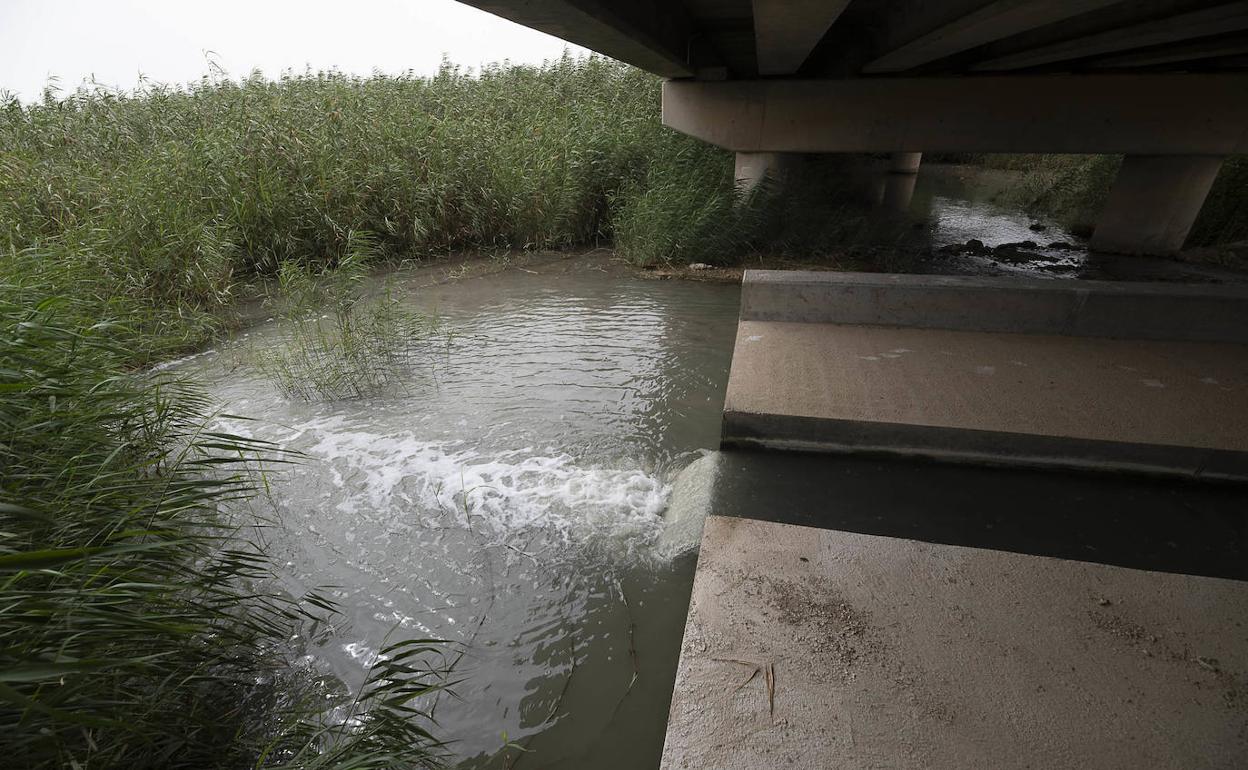 Vertidos a la rambla del Albujón, en una imagen de archivo.