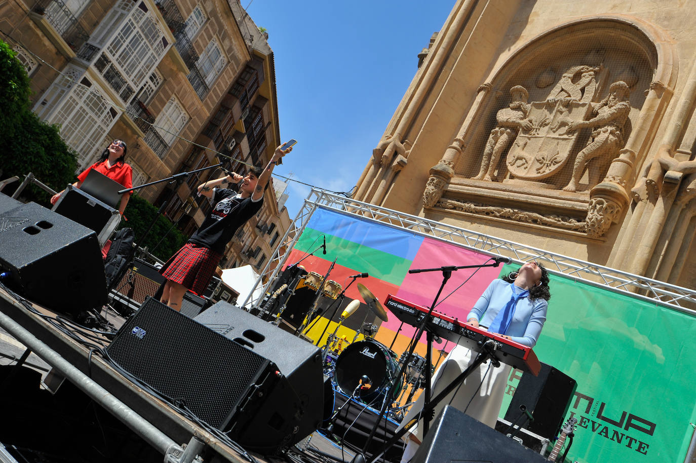 Fotos: Así fueron los bailes mañaneros del Warm Up en la plaza de la Universidad y de los Apóstoles