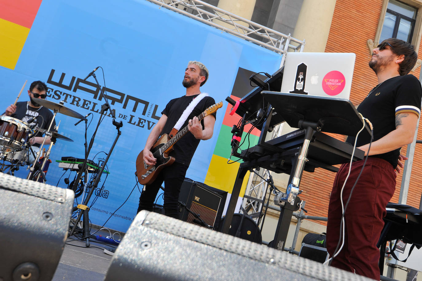 Fotos: Así fueron los bailes mañaneros del Warm Up en la plaza de la Universidad y de los Apóstoles