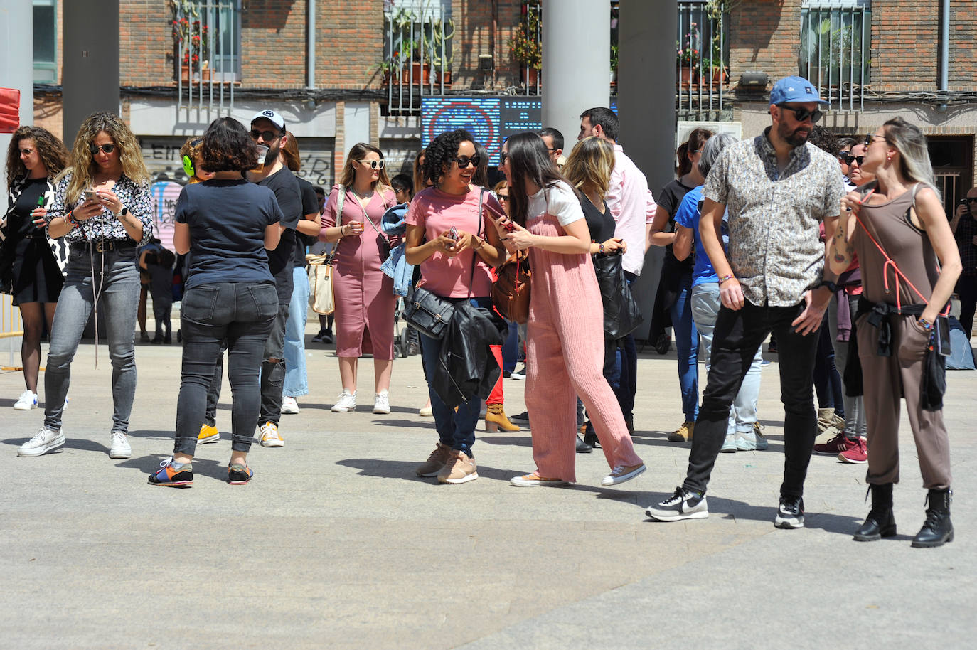 Fotos: Así fueron los bailes mañaneros del Warm Up en la plaza de la Universidad y de los Apóstoles