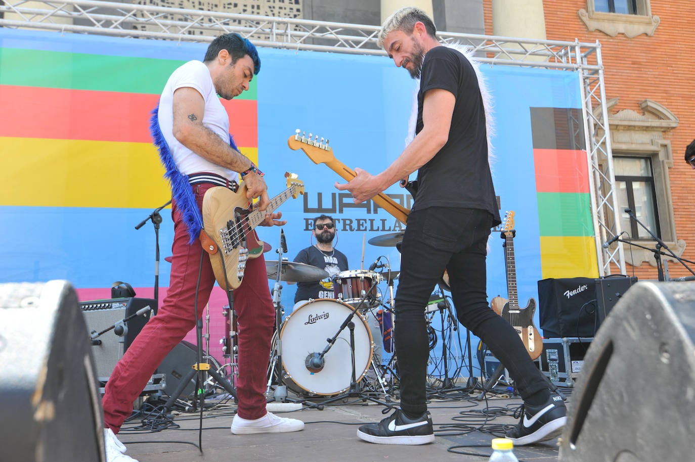 Fotos: Así fueron los bailes mañaneros del Warm Up en la plaza de la Universidad y de los Apóstoles