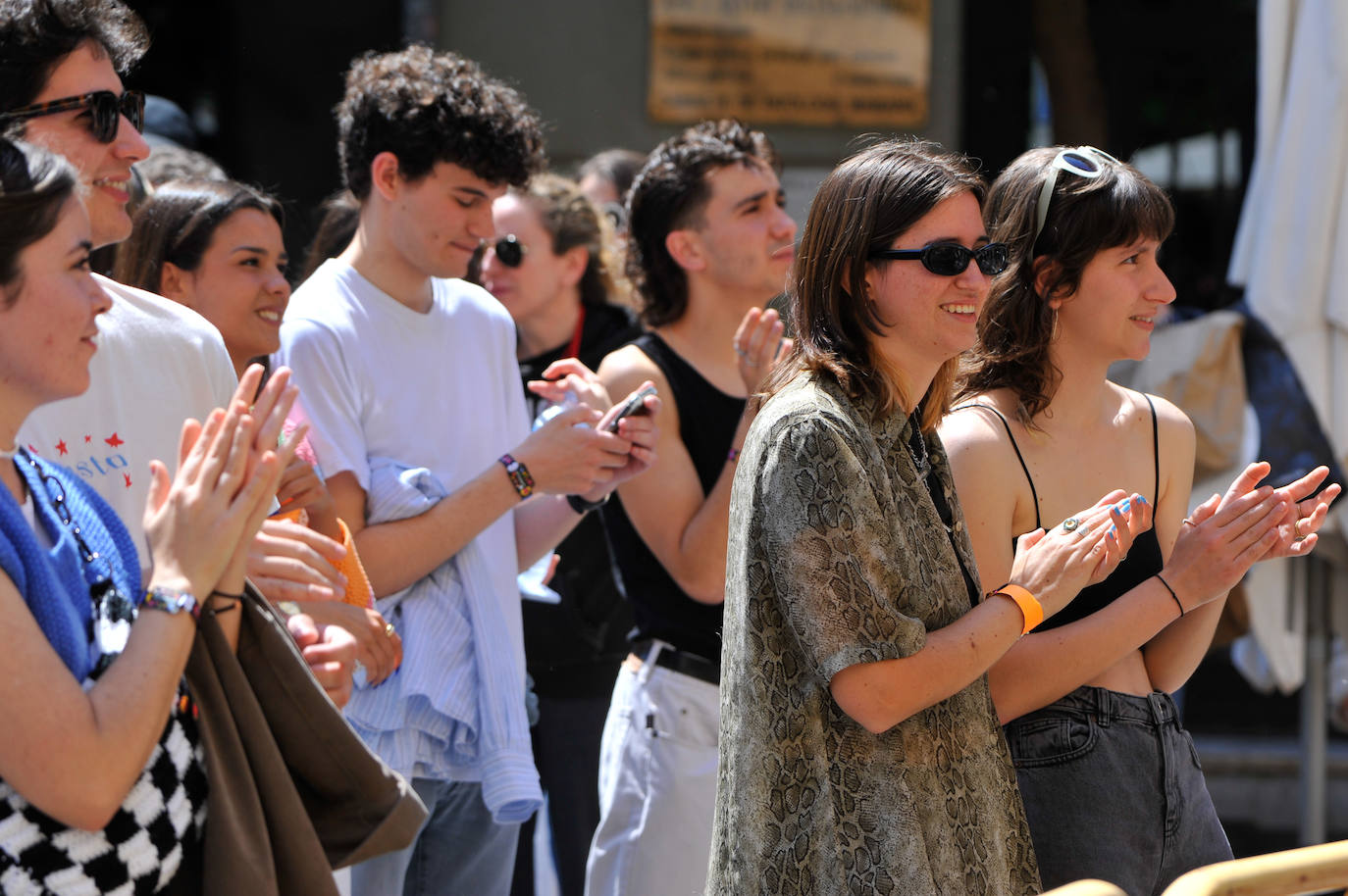 Fotos: Así fueron los bailes mañaneros del Warm Up en la plaza de la Universidad y de los Apóstoles