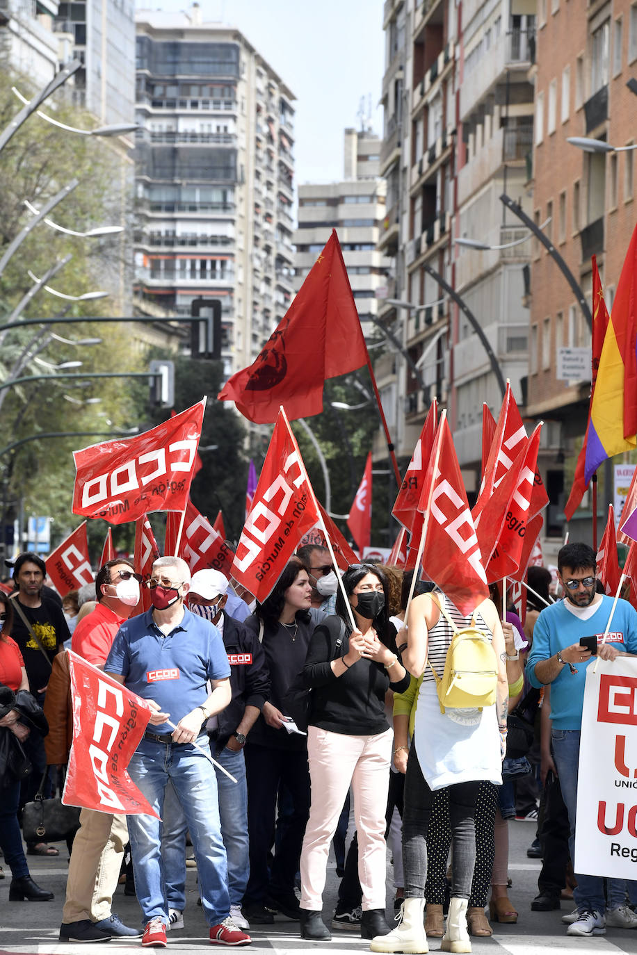 Fotos: Miles de personas se echan a la calle en Murcia para exigir subidas salariales