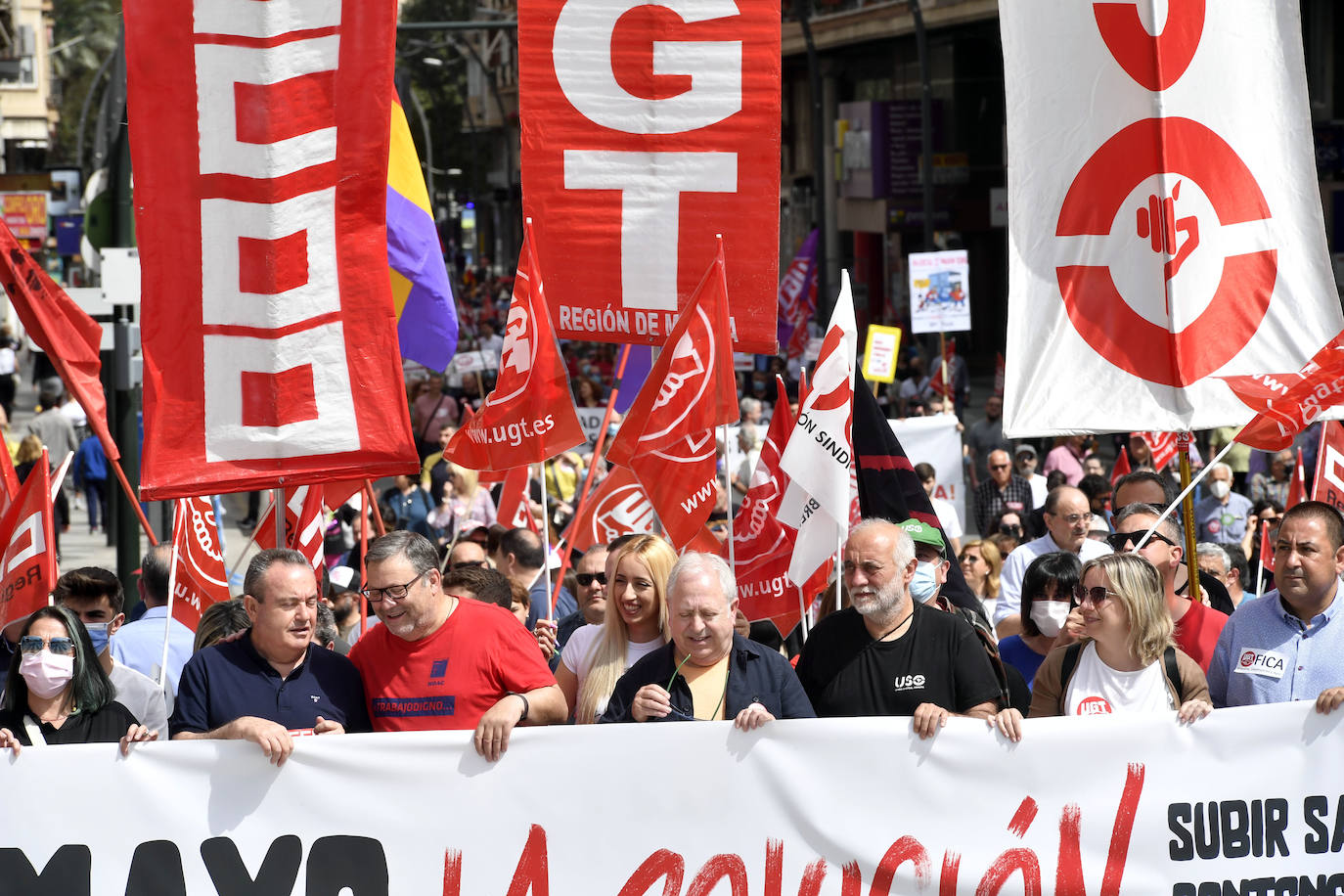 Fotos: Miles de personas se echan a la calle en Murcia para exigir subidas salariales