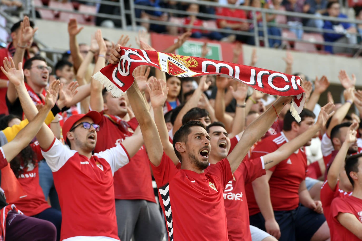 Fotos: Búscate en las gradas del Enrique Roca