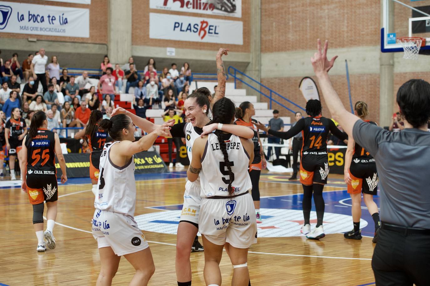 Fotos: El Hozono Global Jairis hace historia y asciende, por primera vez, a la Liga Femenina Endesa