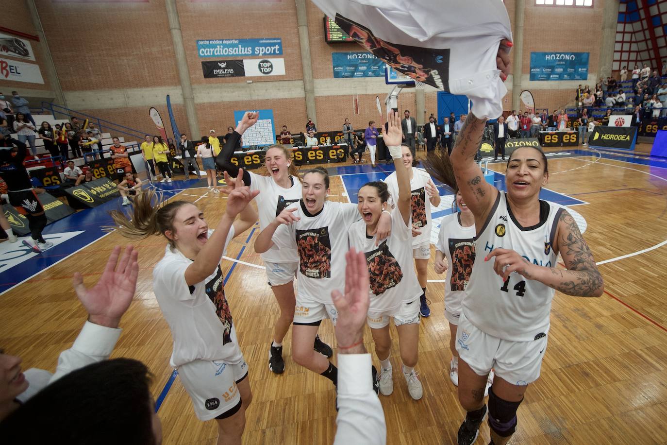Fotos: El Hozono Global Jairis hace historia y asciende, por primera vez, a la Liga Femenina Endesa