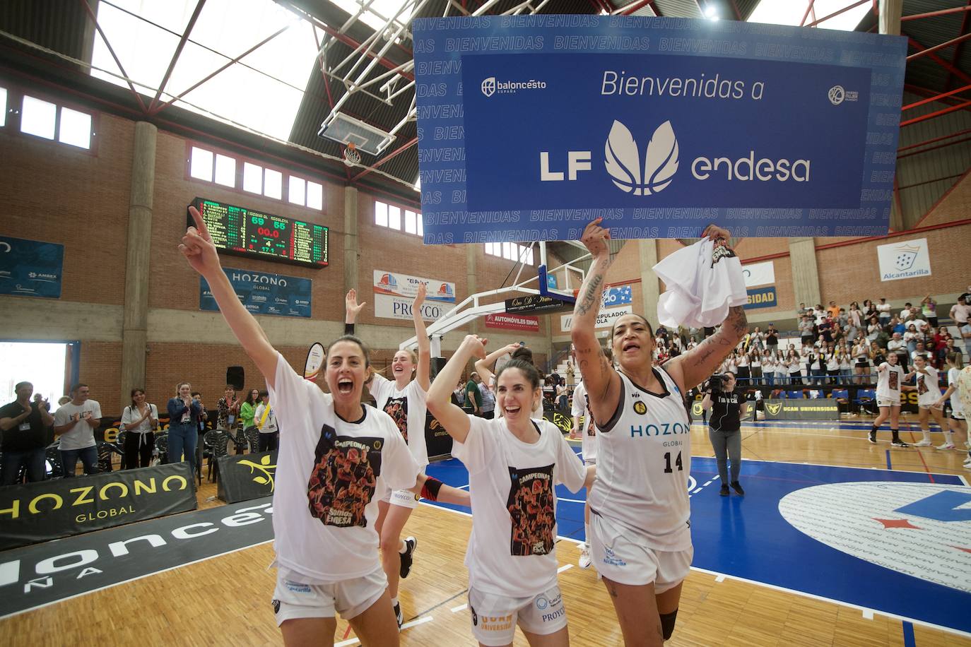 Fotos: El Hozono Global Jairis hace historia y asciende, por primera vez, a la Liga Femenina Endesa