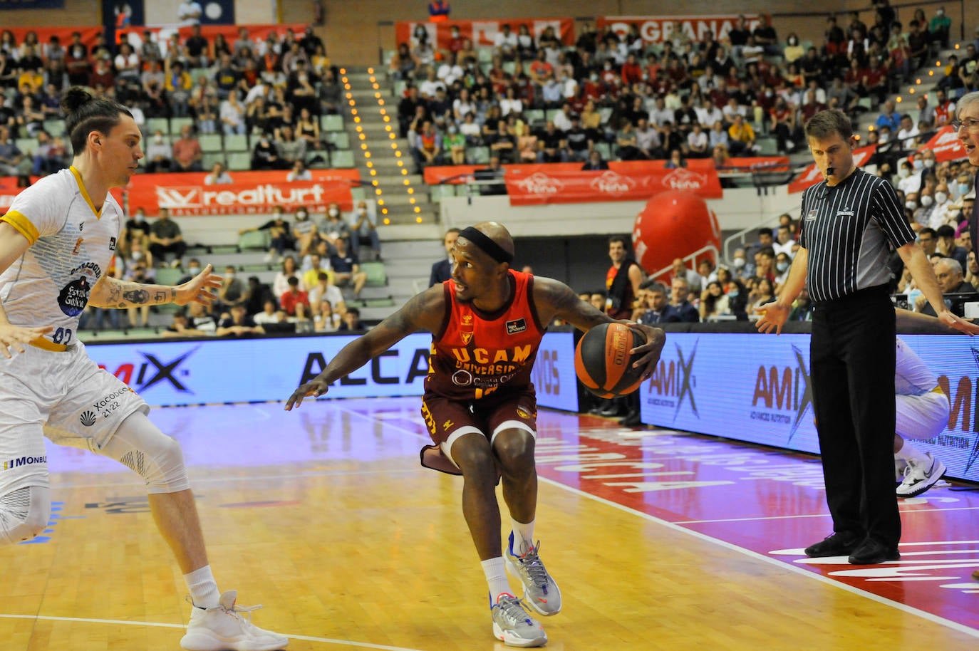 Fotos: El UCAM vuelve a los puestos de &#039;playoff&#039;