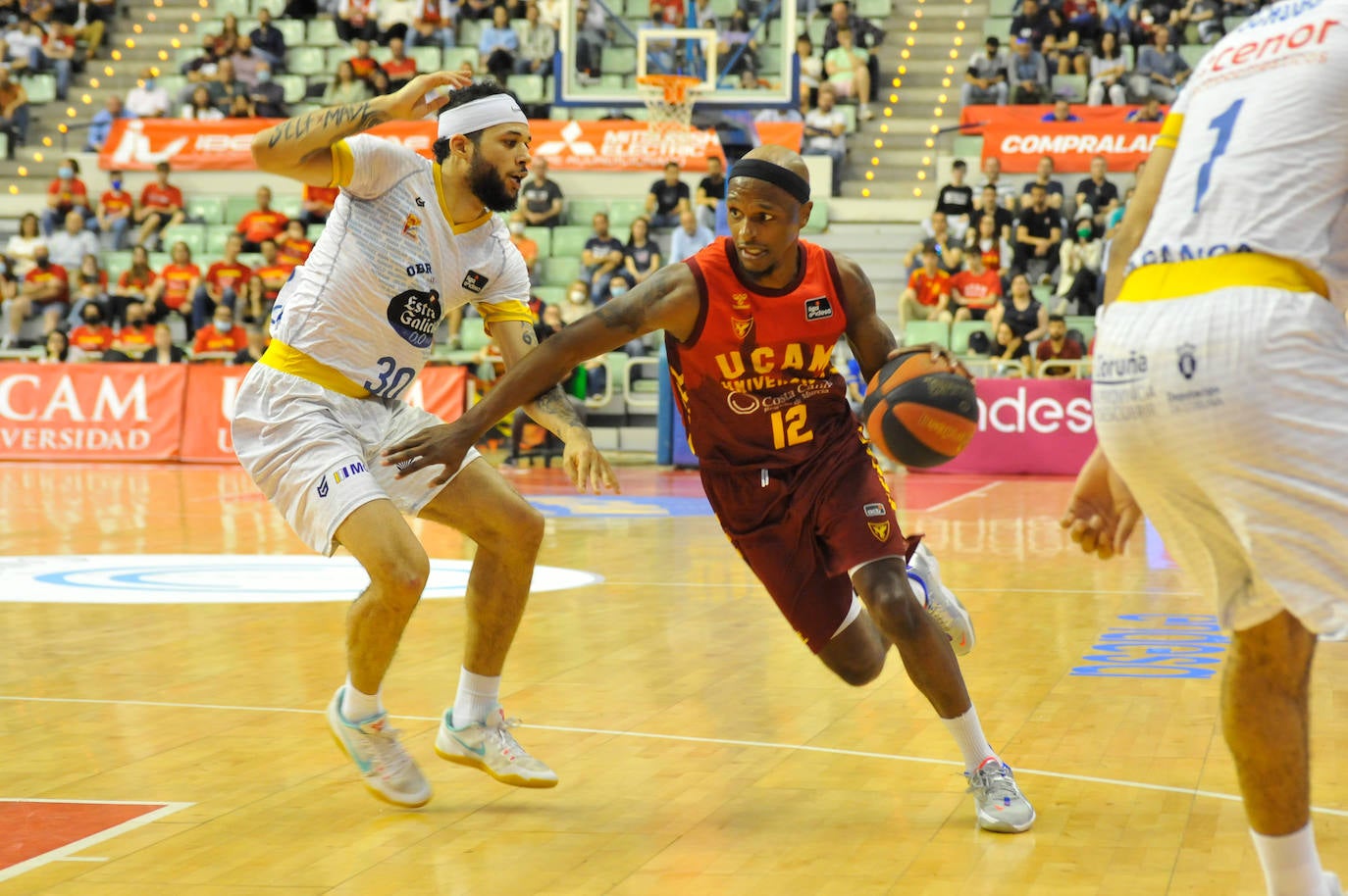 Fotos: El UCAM vuelve a los puestos de &#039;playoff&#039;