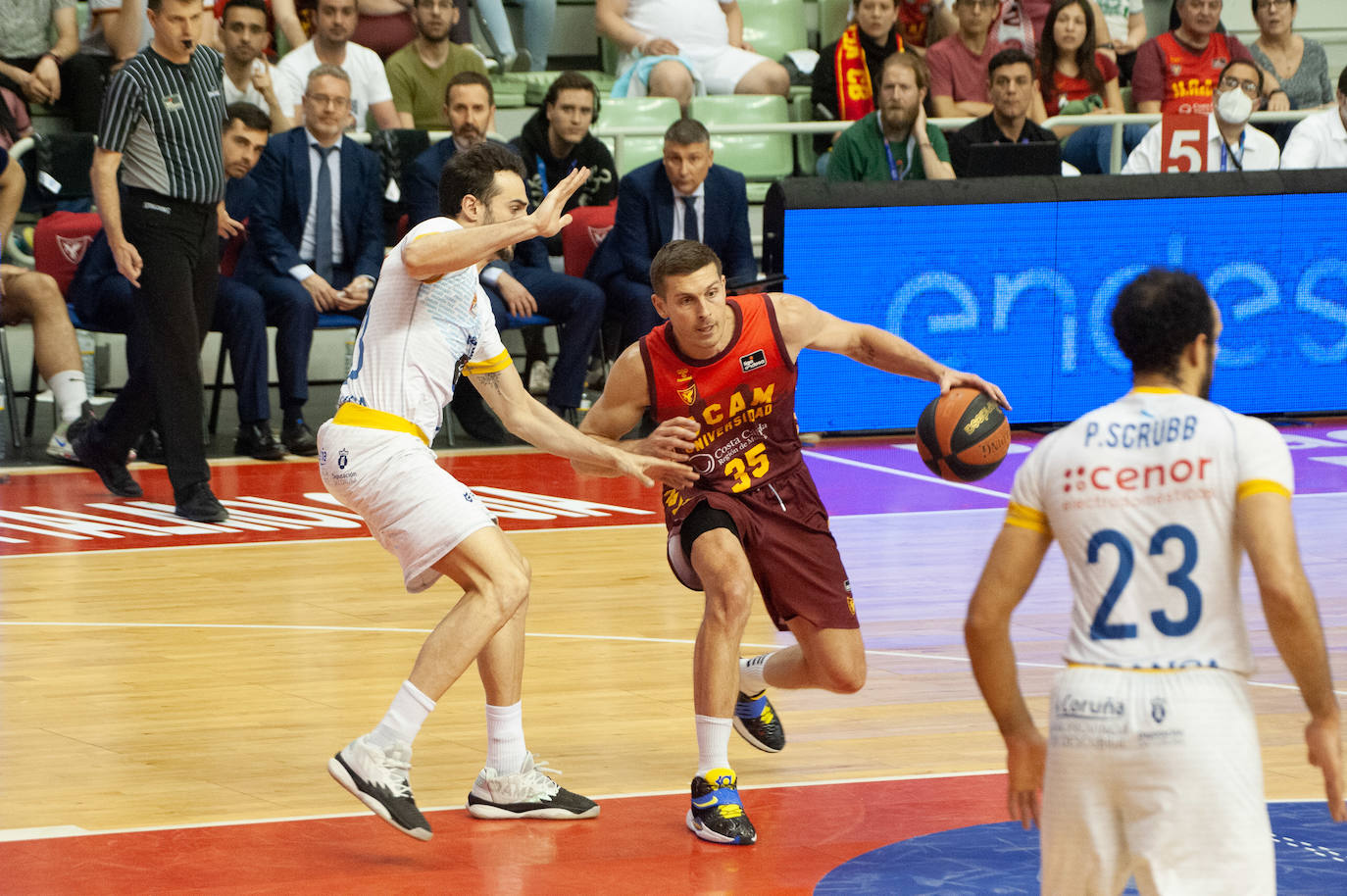 Fotos: El UCAM vuelve a los puestos de &#039;playoff&#039;