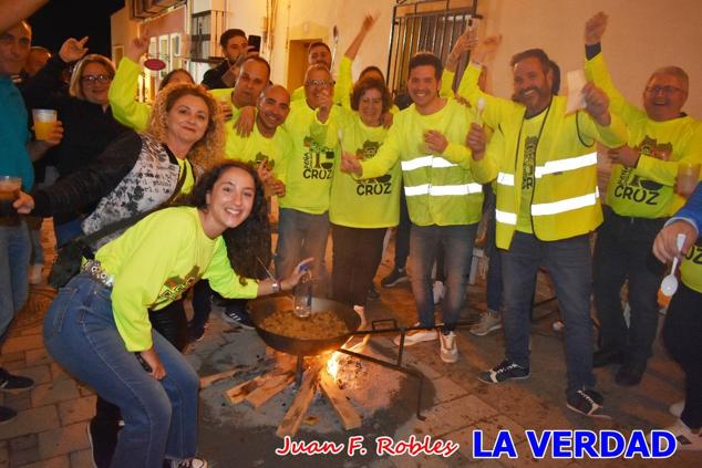 La peña «Los Mataos» logró por tercera vez alzarse con el primer premio del Concurso de la Noche de las Migas en la categoría de peñas; entre los grupos de vecinos del Hoyo, el primer puesto fue la peña «La Cruz». 
