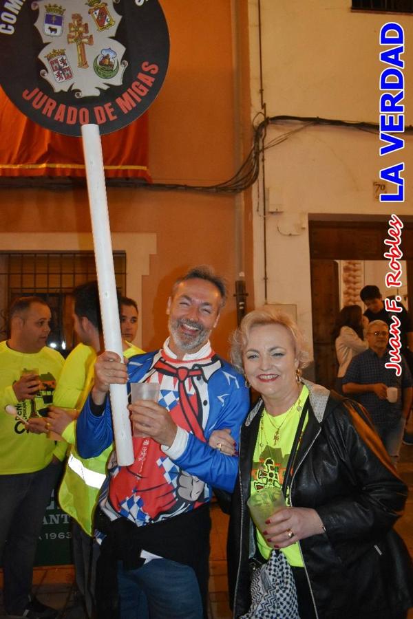 La peña «Los Mataos» logró por tercera vez alzarse con el primer premio del Concurso de la Noche de las Migas en la categoría de peñas; entre los grupos de vecinos del Hoyo, el primer puesto fue la peña «La Cruz». 