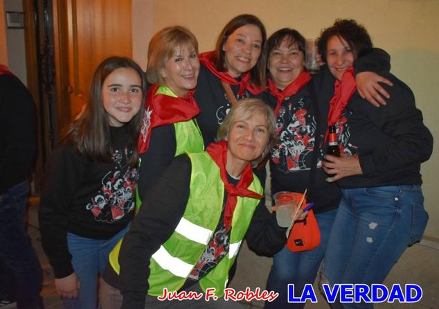 La peña «Los Mataos» logró por tercera vez alzarse con el primer premio del Concurso de la Noche de las Migas en la categoría de peñas; entre los grupos de vecinos del Hoyo, el primer puesto fue la peña «La Cruz». 