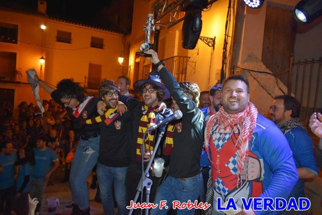 La peña «Los Mataos» logró por tercera vez alzarse con el primer premio del Concurso de la Noche de las Migas en la categoría de peñas; entre los grupos de vecinos del Hoyo, el primer puesto fue la peña «La Cruz». 