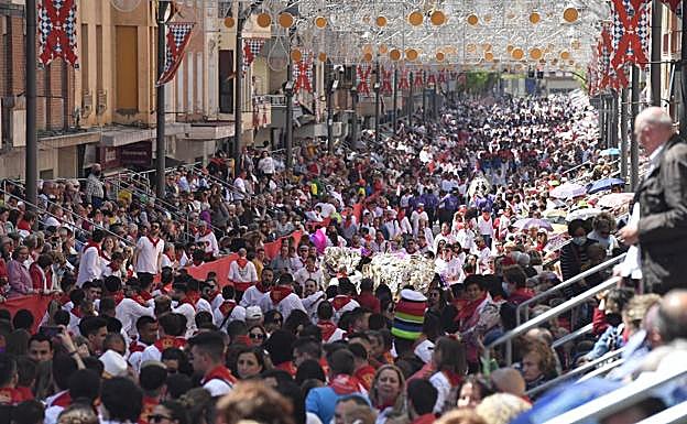 Galería. Caravaca de la Cruz vuelve a vibrar con los Caballos del Vino.