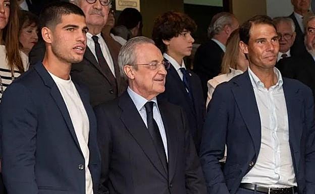 Carlos Alcaraz, Florentino Pérez y Rafa Nadal, en el palco del Bernabéu. 