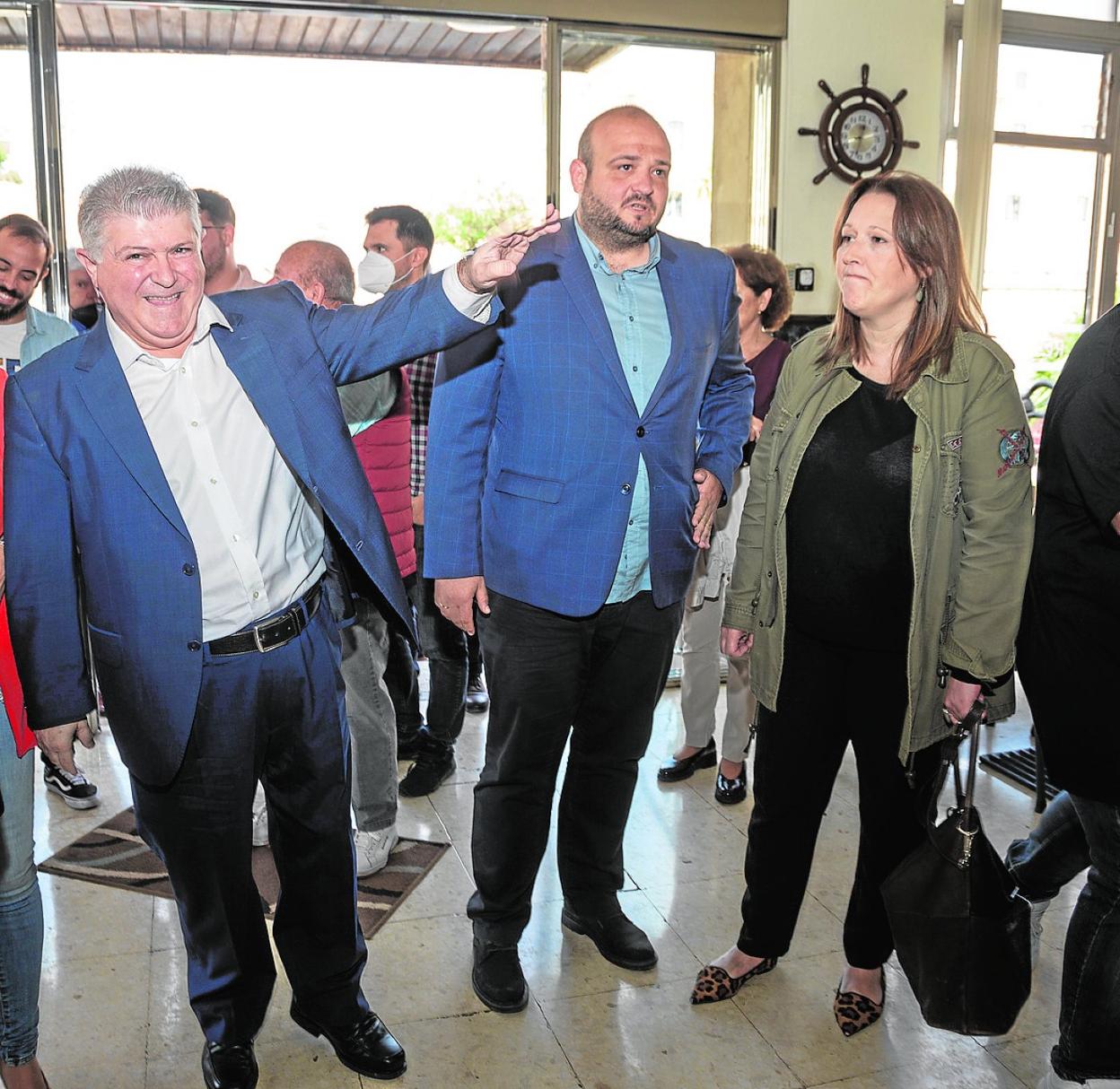 José Vélez, Manuel Torres y Lourdes Retuerto, el pasado sábado en Cartagena. 