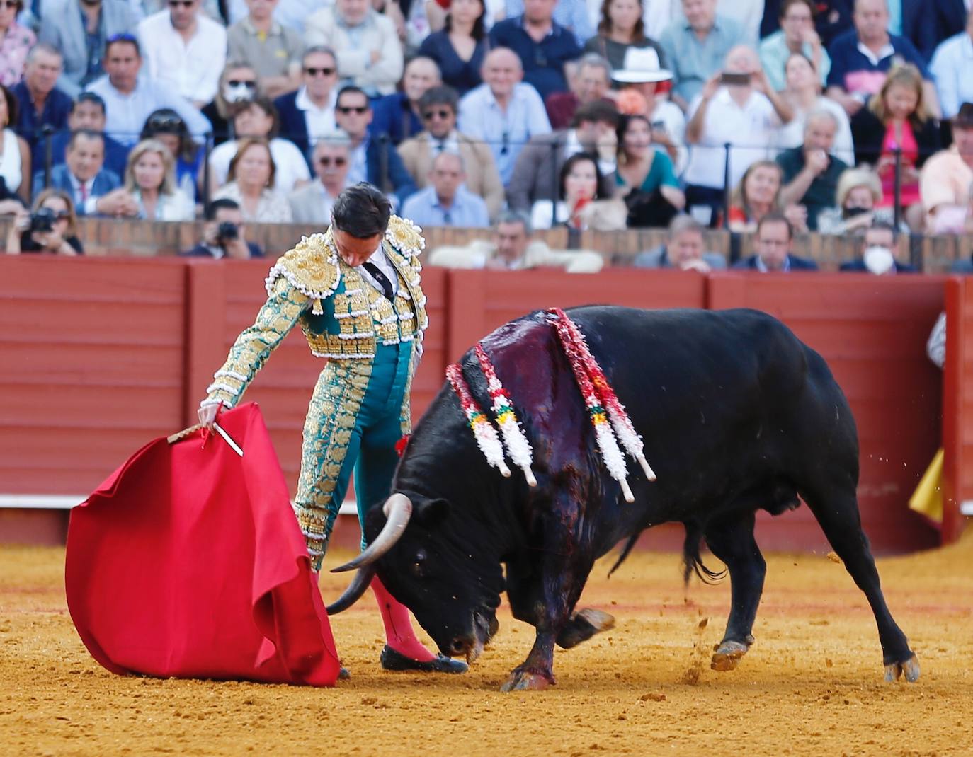 Fotos: Paco Ureña roza el premio en Sevilla en una tarde de entrega absoluta