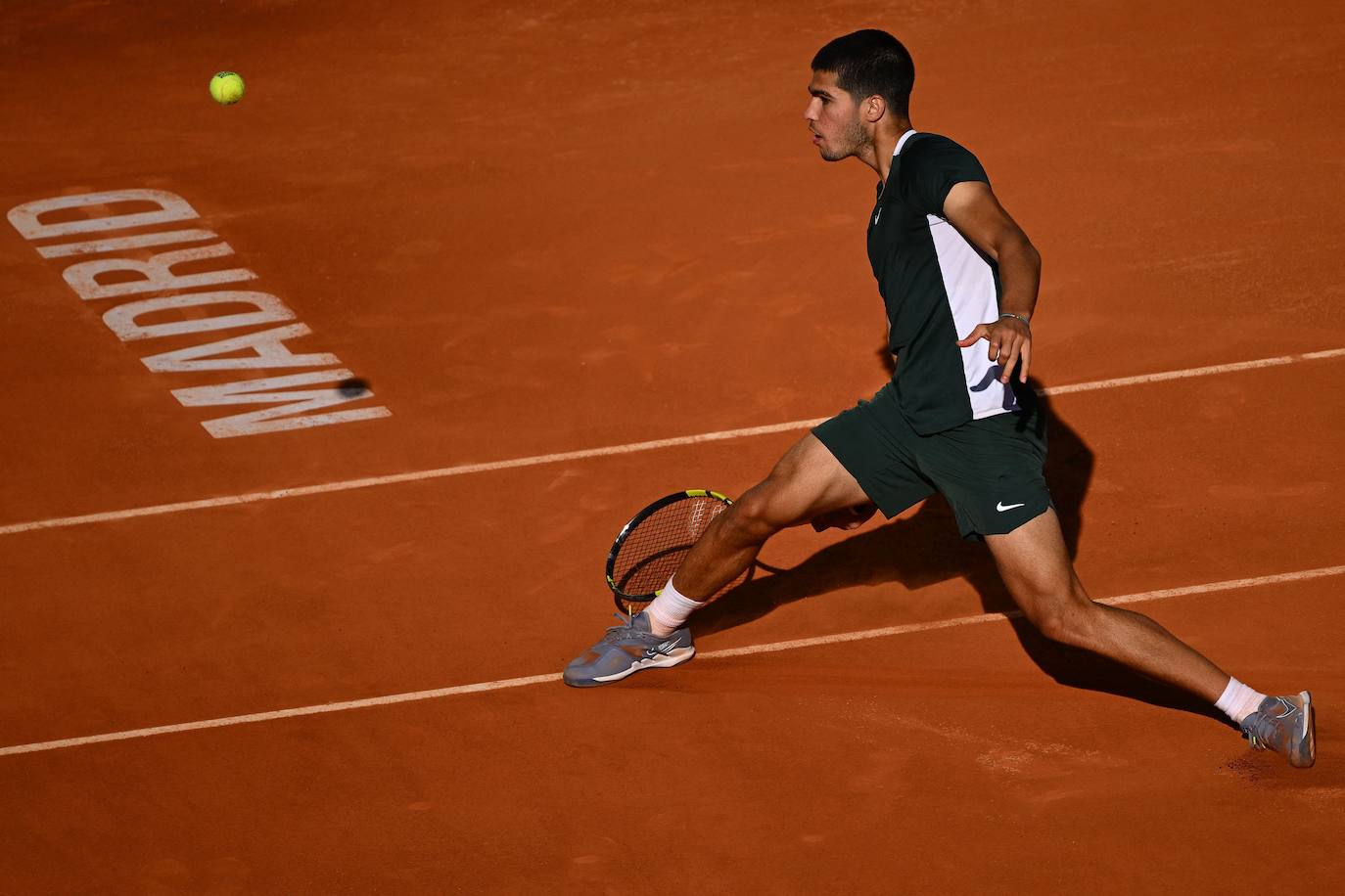 Fotos: La victoria de Carlos Alcaraz ante Novak Djokovic en el Masters de Madrid, en imágenes