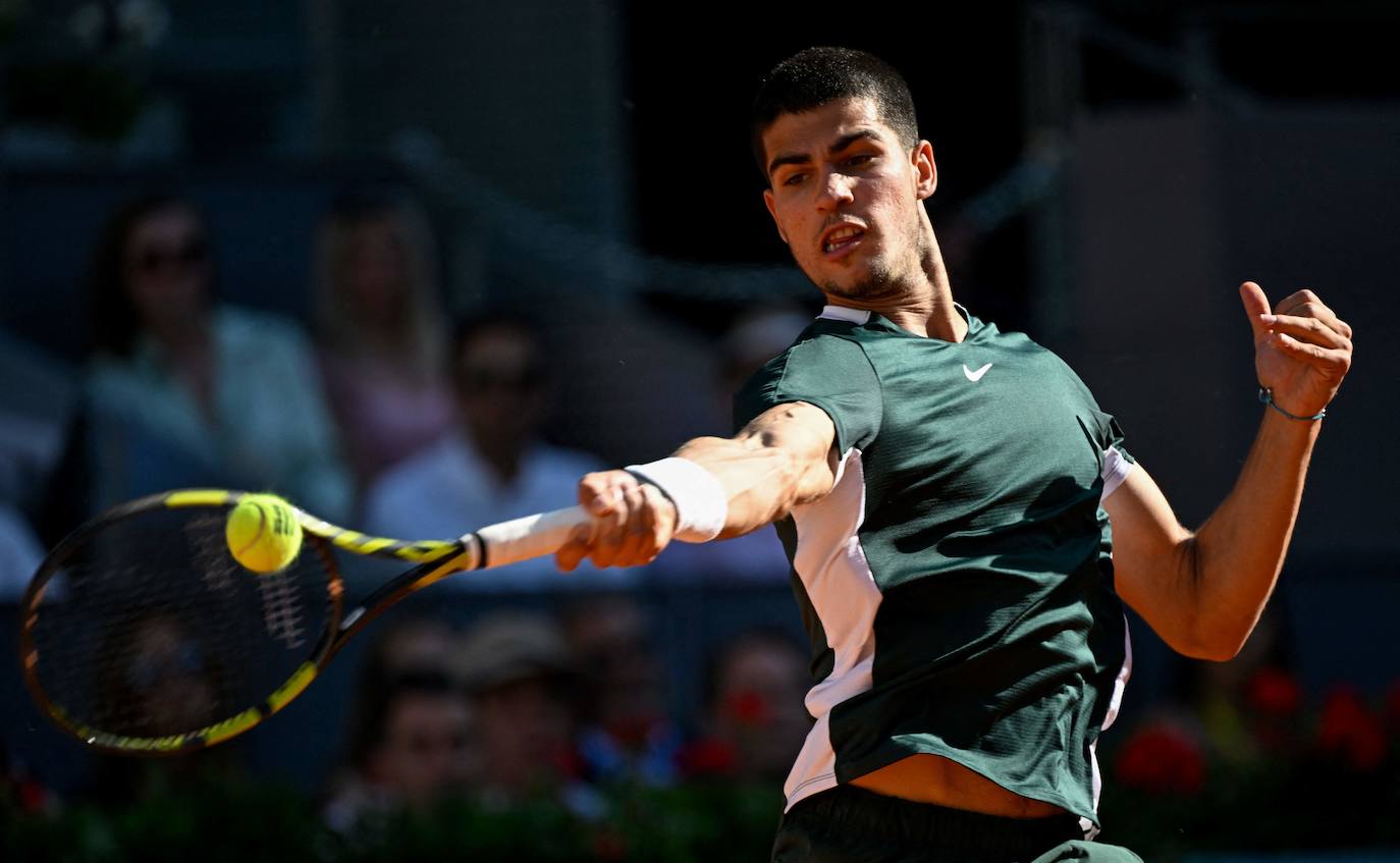 Fotos: La victoria de Carlos Alcaraz ante Novak Djokovic en el Masters de Madrid, en imágenes