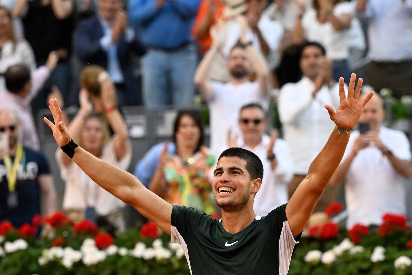 Fotos: La victoria de Carlos Alcaraz ante Novak Djokovic en el Masters de Madrid, en imágenes