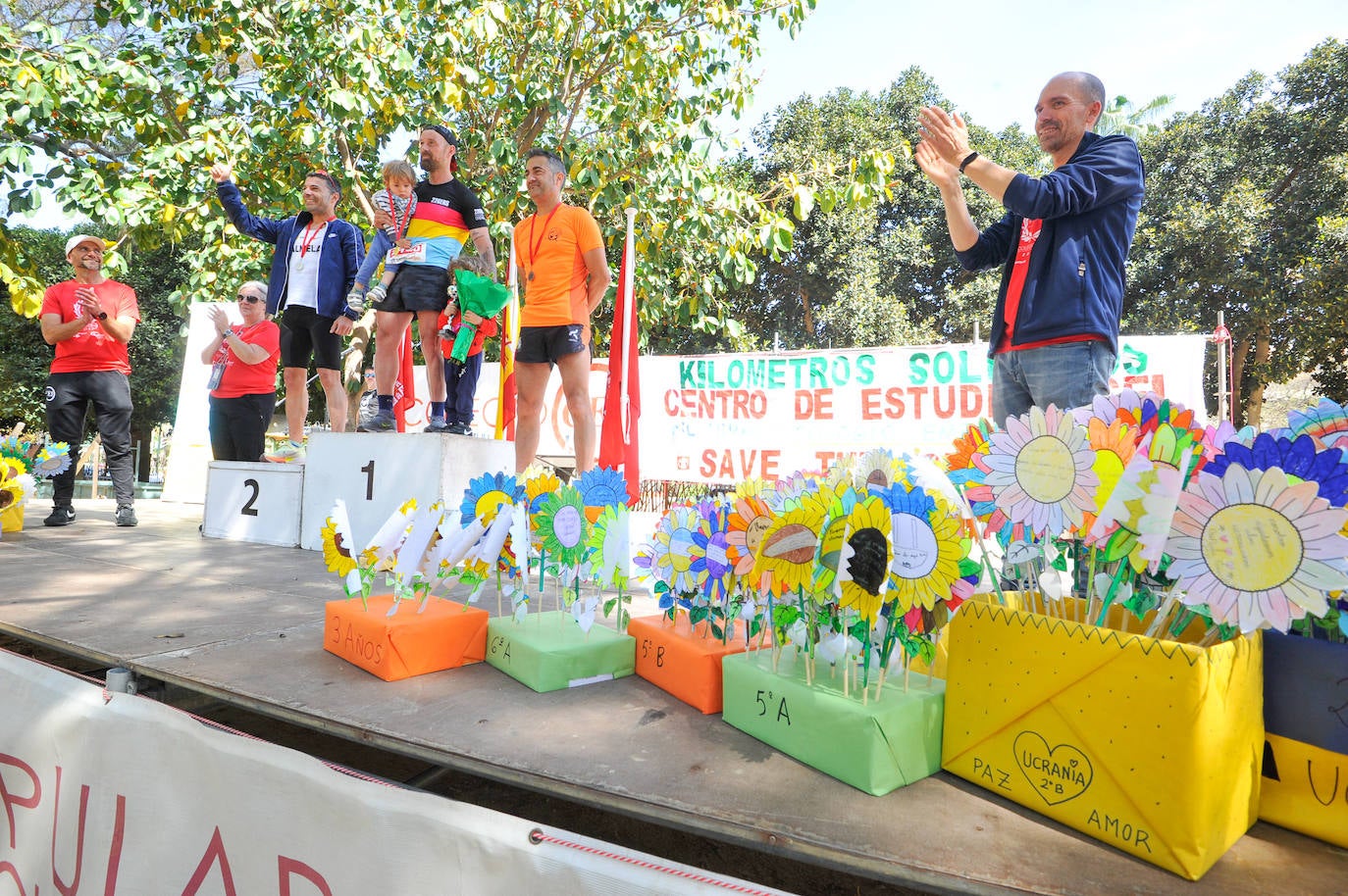 Fotos: Las mejores fotografías de la carrera solidaria Save the Children-Colegio CEI