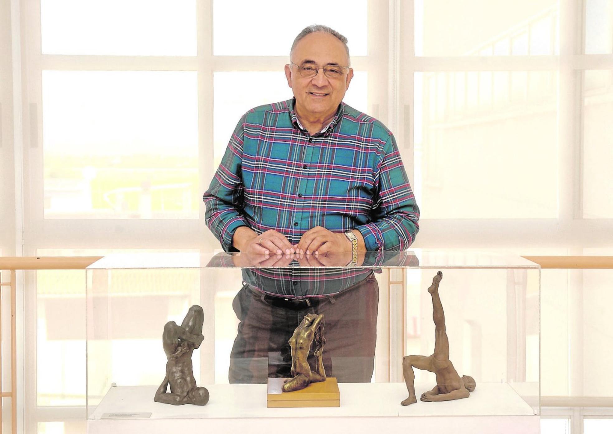 Contorsiones. Posiciones de yoga en esta nueva serie de esculturas que, dice José Hernández Navarro, «no están muy vistas». NACHO GARCÍA 