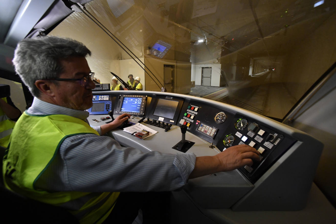 Fotos: Adif centra las primeras pruebas del AVE en comprobar que la catenaria está en su sitio