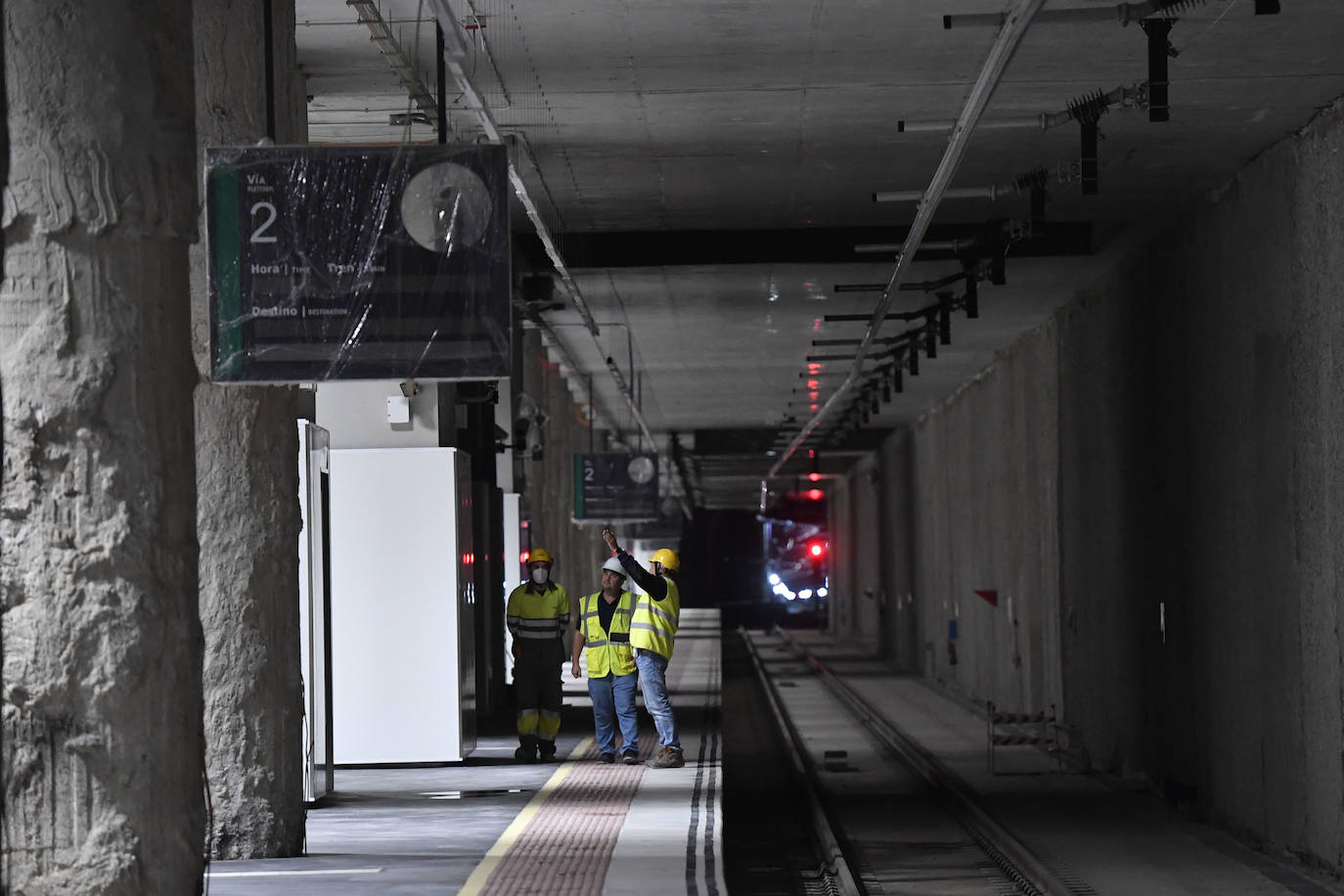 Fotos: Adif centra las primeras pruebas del AVE en comprobar que la catenaria está en su sitio
