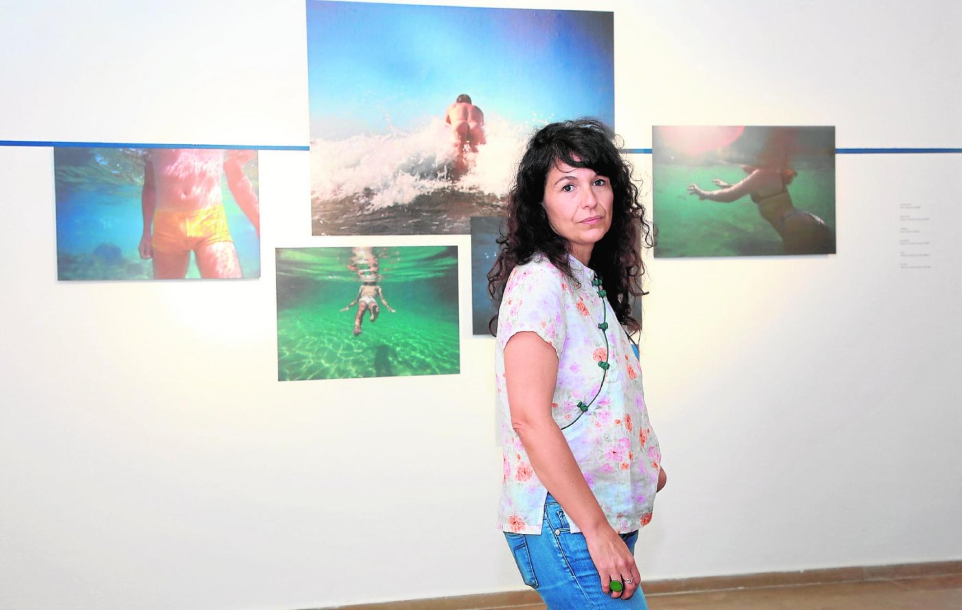 En el fondo del mar. «Me llevaría mejor con Cousteau que con Bob Esponja», dice la artista. 