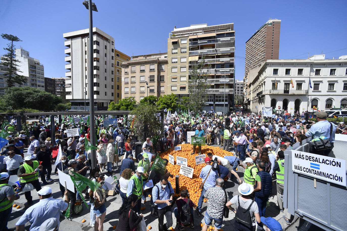Fotos: Manifestación de los regantes del Trasvase en Alicante, este martes 17 de mayo