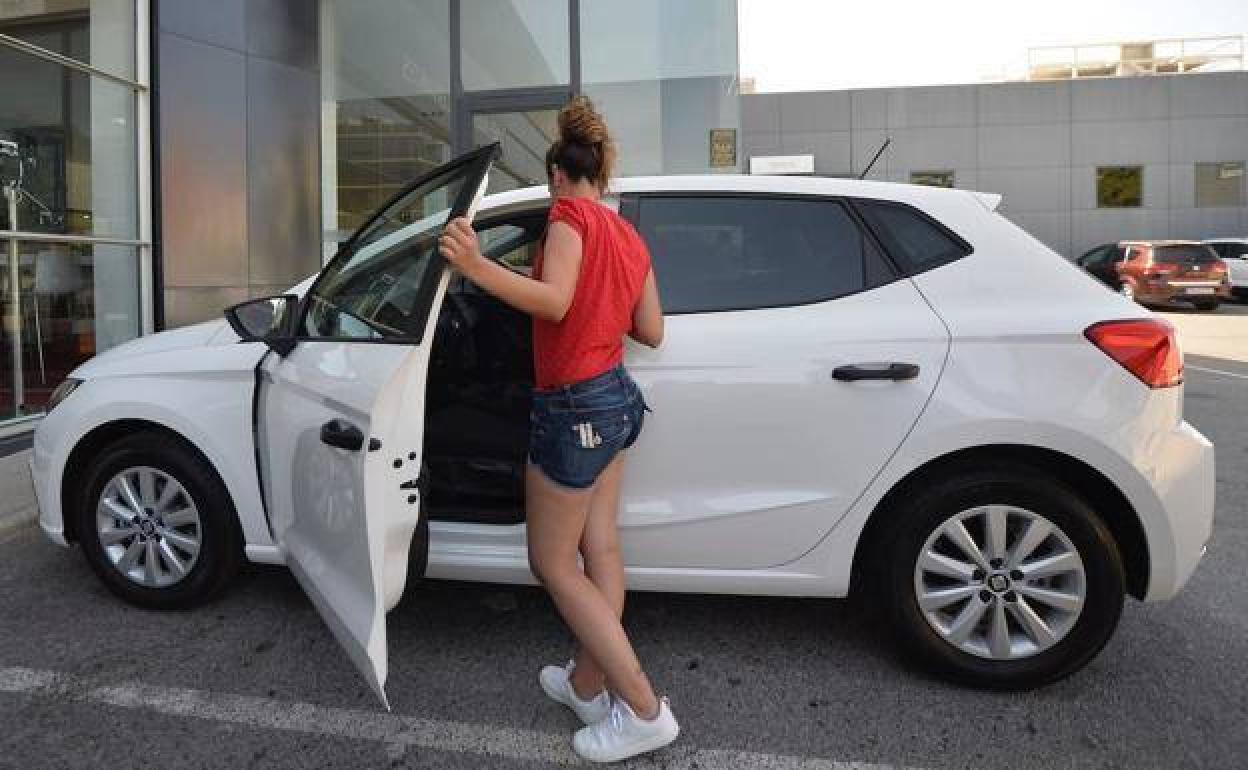 Todo lo que debes saber antes de alquilar un coche en verano