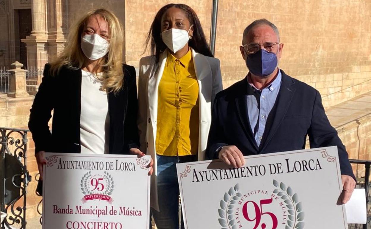 La edil de Cultura, la directora cubana y Manzanera durante la presentación del intercambio cultural 