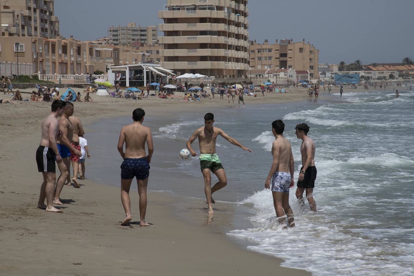 Fotos: El verano también se adelanta en las playas de la Región de Murcia