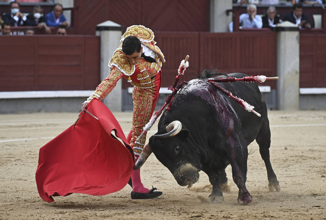 Fotos: Paco Ureña corta una oreja en la corrida de la Feria de San Isidro en Las Ventas