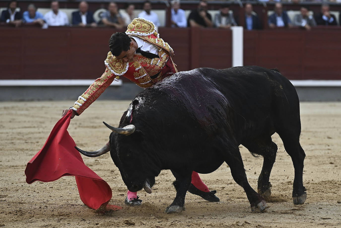 Fotos: Paco Ureña corta una oreja en la corrida de la Feria de San Isidro en Las Ventas